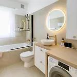 Sweet - Cocon Elegant Climatise, Piscine Ete, Balcon & Parking Prive *
