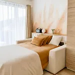 Appartement Sweet - Cocon Elegant Climatise, Piscine Ete, Balcon & Parking Prive *